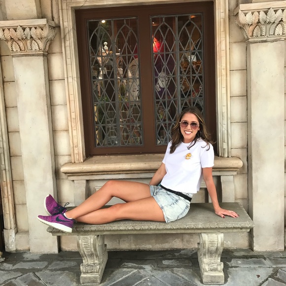 Meet your Posher, Lauren - Picture 3 of 4